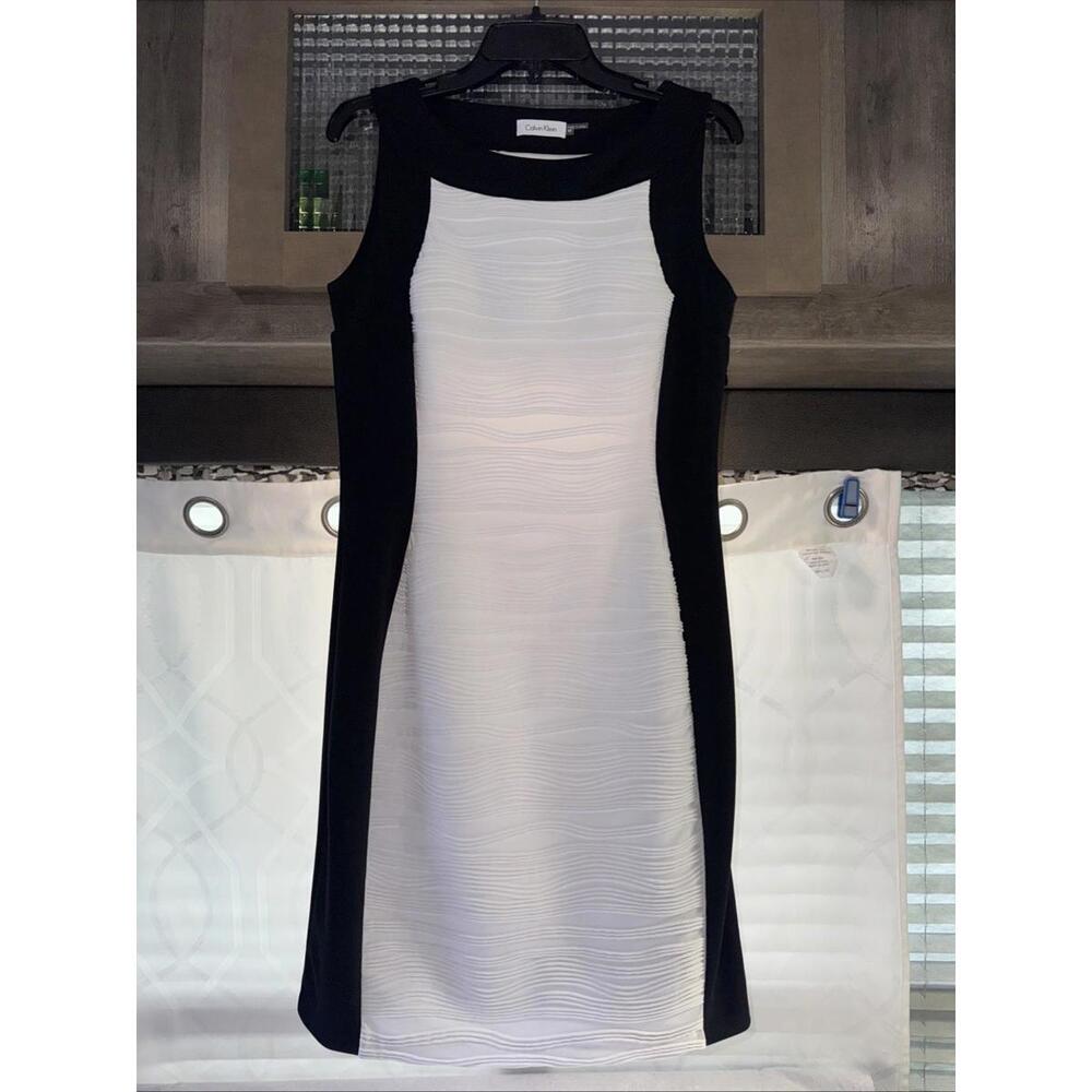 Calvin Klein Size 10 EUC Womens Dress ruched front / black cream sleeveless
